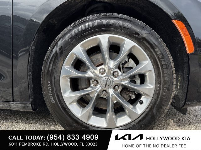 Used 2021 Chrysler Pacifica Touring-L FWD image 18