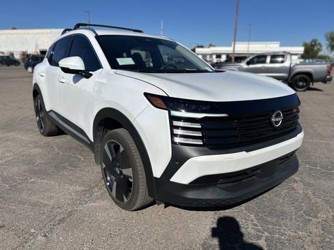 Used 2025 Nissan Kicks SR image 3