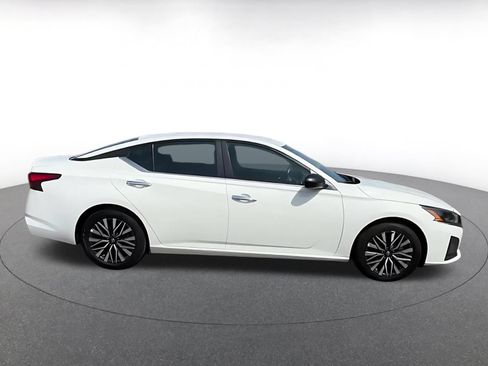 Used 2025 Nissan Altima 2.5 SV FWD image 16