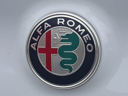Used 2023 Alfa Romeo Giulia Veloce RWD image 30