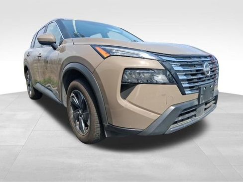 Used 2025 Nissan Rogue SV image 9