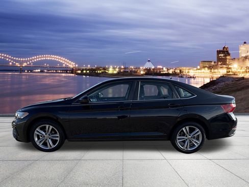 Used 2024 Volkswagen Jetta SE image 2