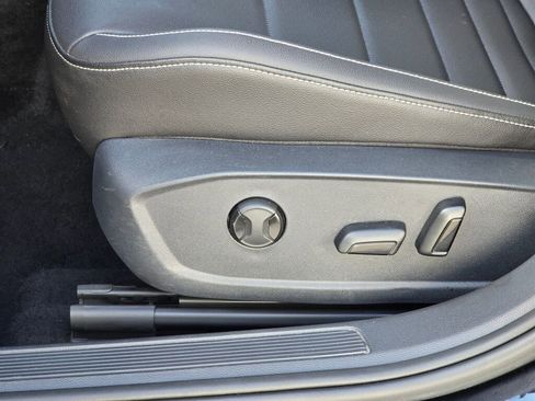 Used 2024 Volkswagen Jetta SE image 24