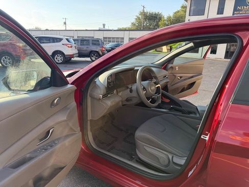 Used 2024 Hyundai Elantra SEL FWD image 12