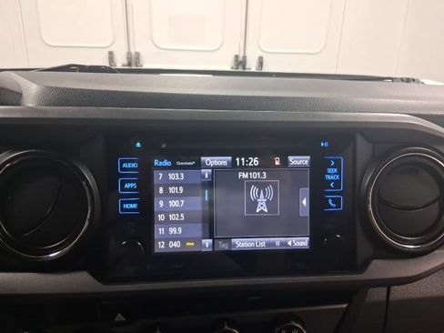 Used 2017 Toyota Tacoma TRD Off-Road w/ Tow Package (A/T) AWD/4WD image 25