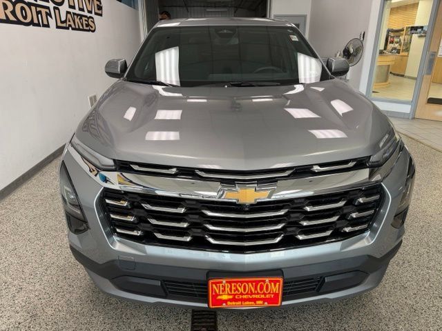 Used 2026 Chevrolet Equinox LT AWD/4WD image 3
