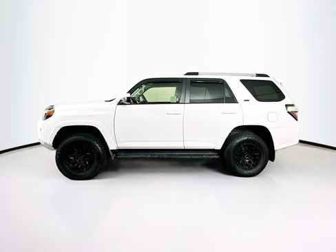 Used 2019 Toyota 4Runner SR5 AWD/4WD image 4