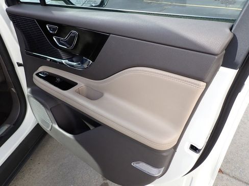 Used 2022 Lincoln Corsair AWD w/ Premium Package image 13