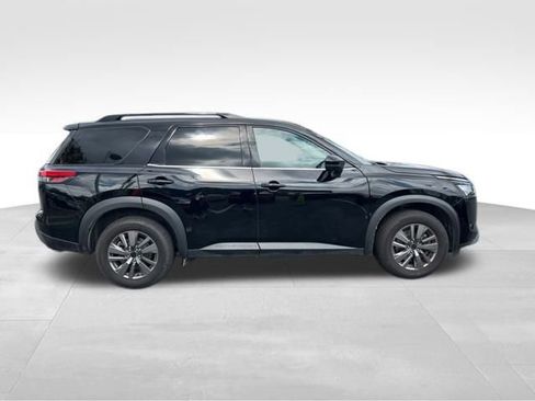 Used 2024 Nissan Pathfinder SV image 8