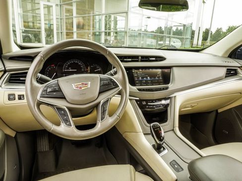 Used 2018 Cadillac XT5 Luxury w/ Driver Awareness Package FWD image 15