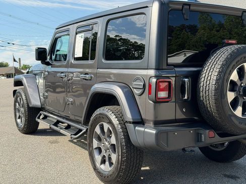Used 2019 Jeep Wrangler Unlimited Sahara AWD/4WD image 25