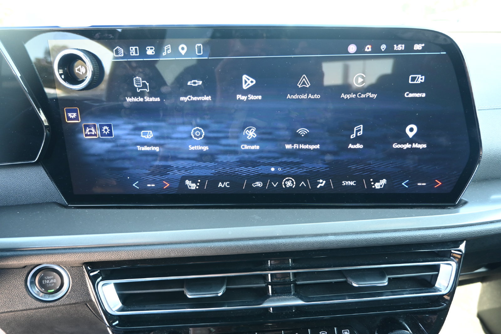 Used 2026 Chevrolet Traverse LT FWD image 16