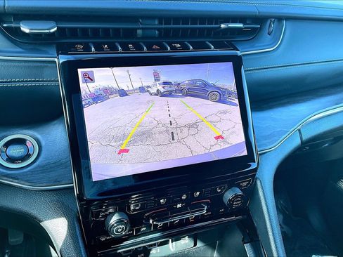 Used 2024 Jeep Grand Cherokee L Overland image 21