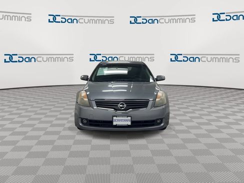 Used 2007 Nissan Altima 3.5 SL w/ Technology Pkg FWD image 3