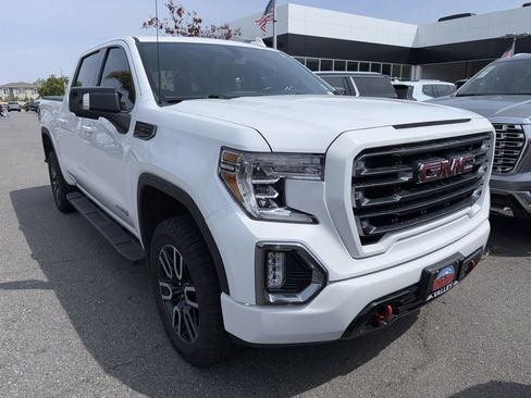 Used 2022 GMC Sierra 1500 AT4 w/ AT4 Preferred Package AWD/4WD image 2