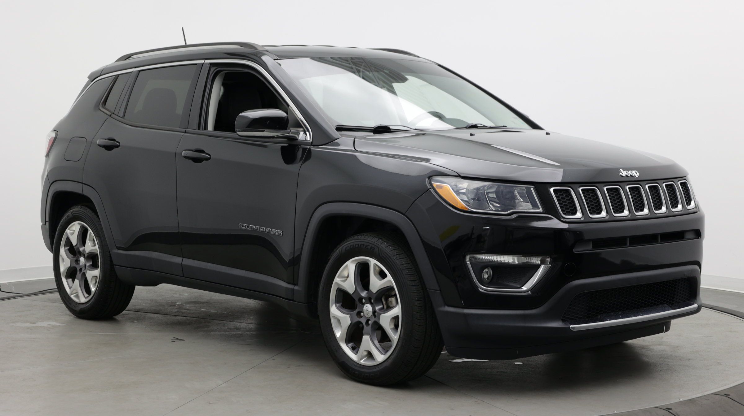 Used 2020 Jeep Compass Limited FWD image 3