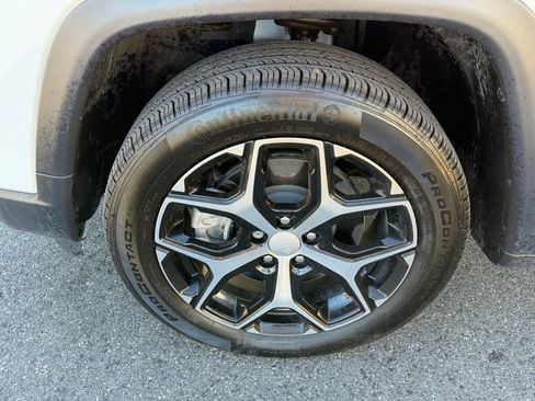 Certified 2024 Jeep Compass Limited image 12