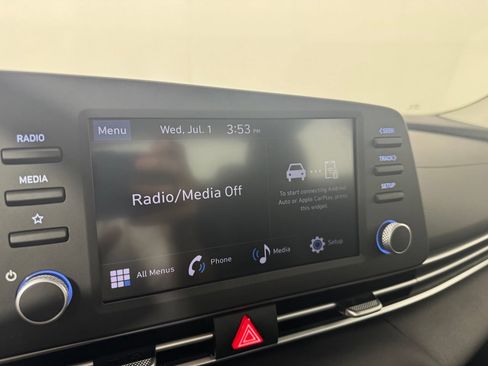 Used 2025 Hyundai Elantra SE FWD image 14