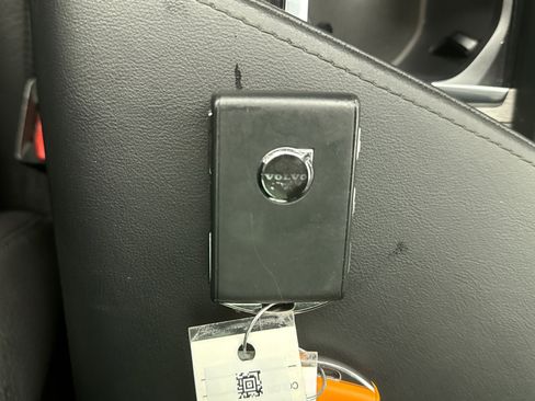 Used 2025 Volvo XC60 B5 Plus image 10