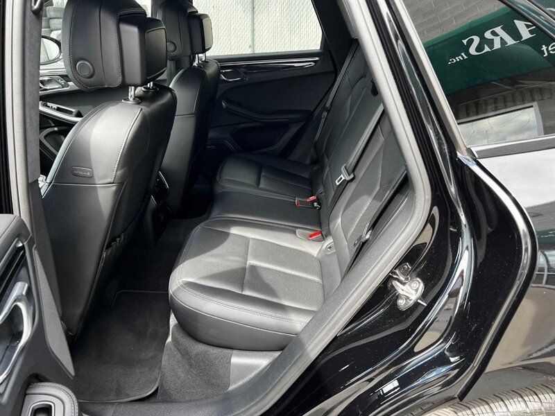 Used 2017 Porsche Macan Turbo AWD/4WD image 19