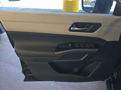 Used 2025 Nissan Pathfinder SL w/ SL Premium Package image 10