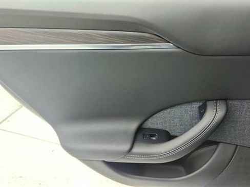 Used 2025 Tesla Model S image 31