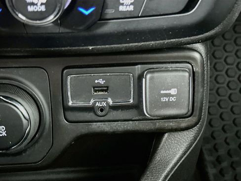 Used 2023 Jeep Renegade Latitude AWD/4WD image 27
