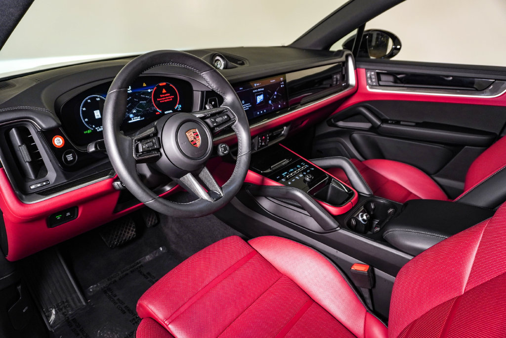 Certified 2026 Porsche Cayenne Coupe AWD/4WD image 4