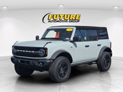 Used 2023 Ford Bronco Wildtrak image 8