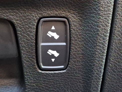 Used 2023 RAM 1500 Laramie AWD/4WD image 23