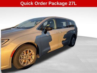 Used 2024 Chrysler Pacifica Touring-L w/ Uconnect Theater Family Group video 2