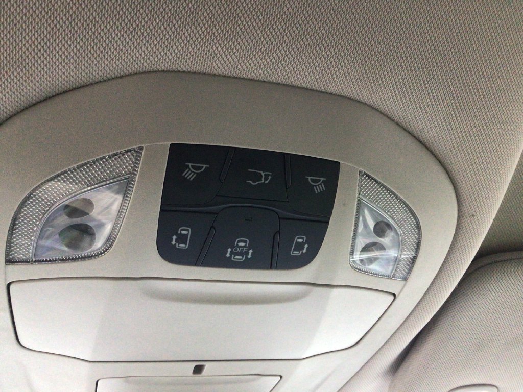 Used 2024 Chrysler Pacifica Limited FWD image 32