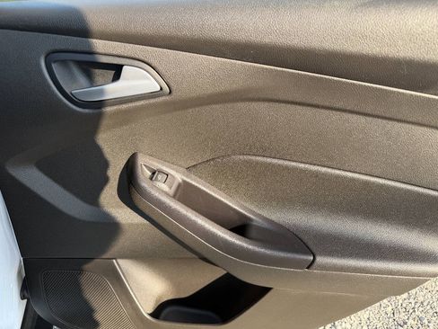 Used 2016 Ford Focus SE FWD image 16