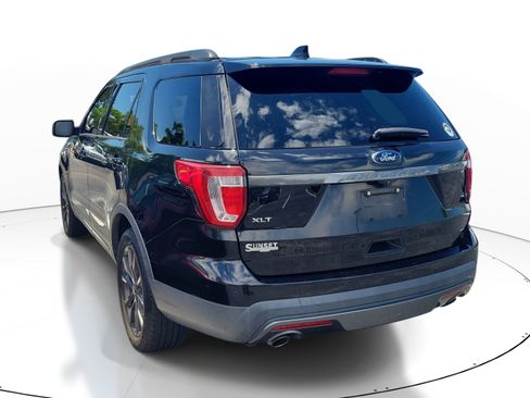 Used 2017 Ford Explorer XLT w/ Equipment Group 202A FWD image 7