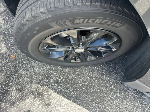 Used 2020 Chevrolet Equinox LT w/ Driver Convenience Package FWD image 11