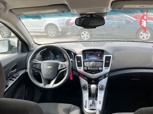 Used 2015 Chevrolet Cruze LT image 9