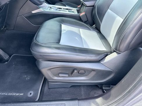 Used 2022 Ford Explorer XLT w/ Equipment Group 202A RWD image 9