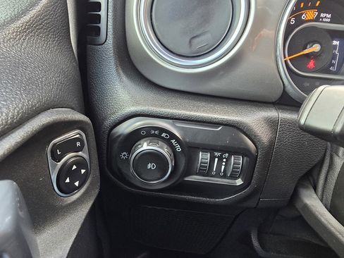 Used 2021 Jeep Wrangler Unlimited Sahara w/ Uconnect 4C Nav & Sound Group image 19