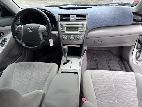 Used 2011 Toyota Camry LE FWD image 31