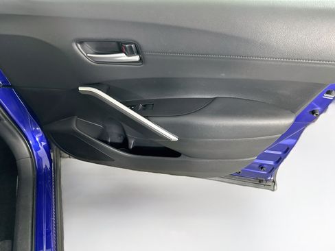Used 2025 Toyota Corolla Cross XLE FWD image 30