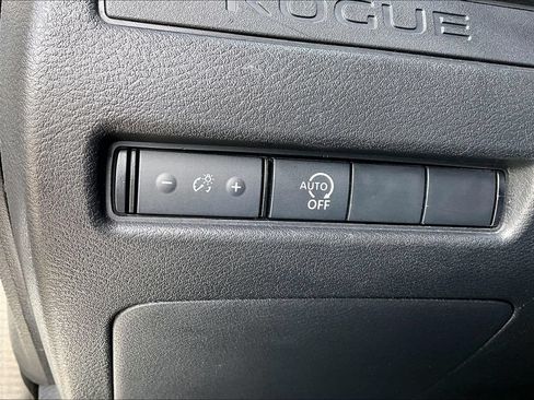 Used 2024 Nissan Rogue S FWD image 31