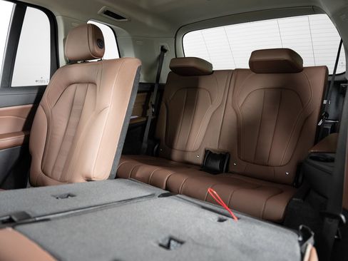 Used 2022 BMW X7 xDrive40i w/ Premium Package image 25