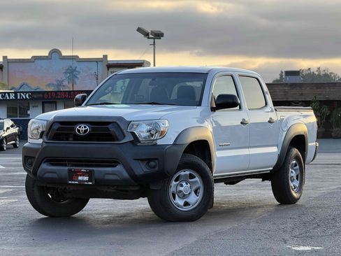 Used 2015 Toyota Tacoma PreRunner w/ Convenience Package RWD image 1
