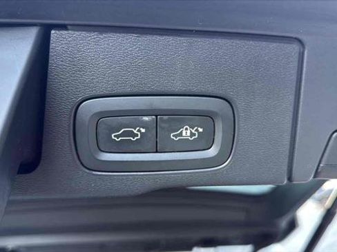 Used 2019 Volvo XC60 T5 Momentum w/ Multimedia Package image 27