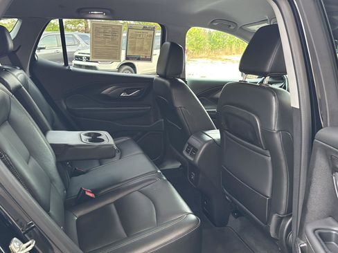 Used 2024 GMC Terrain SLT image 11