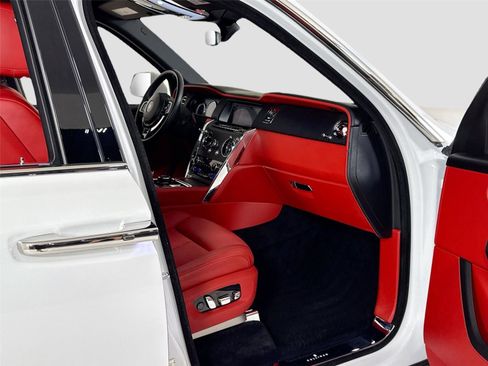 Used 2020 Rolls-Royce Cullinan image 36