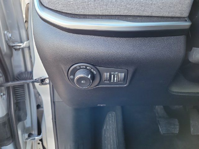 Used 2024 Jeep Compass Latitude AWD/4WD image 22