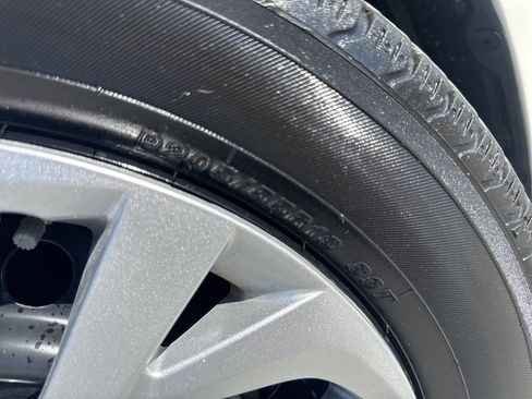 Used 2017 Toyota Corolla LE image 28