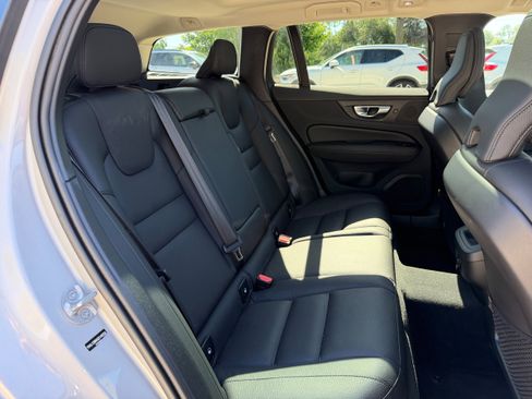 Certified 2025 Volvo V60 B5 Cross Country Plus AWD/4WD image 9