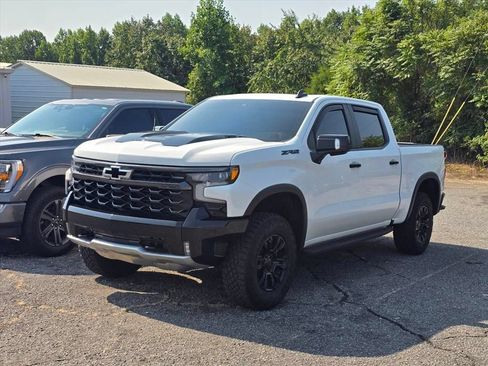 Used 2024 Chevrolet Silverado 1500 ZR2 w/ Technology Package AWD/4WD image 1